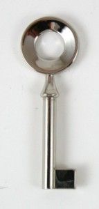 Möbelschlüssel Messing pol. vernickelt Halm 6 mm, mit Bohrung 4,2 mm 