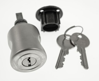 JUNIE Olive 3551 24202 mit 2 Schlüsseln, 30 mm Durchmesser, 24 mm Bohrung, 