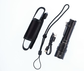 FENIX LED Taschenlampe PD40R V3.0 aufladbar, mit USB Ladekabel 