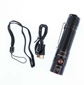 FENIX LED Taschenlampe E35R aufladbar mit USB Kabel 