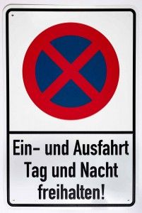 geprägtes Aluminiumschild 400 mm breit, 600 mm  hoch, weißes Schild mit 